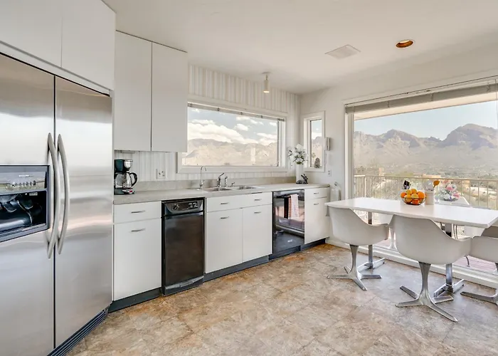 Near Trails: Luxe Mountain-view Retreat In Tucson! Tucson