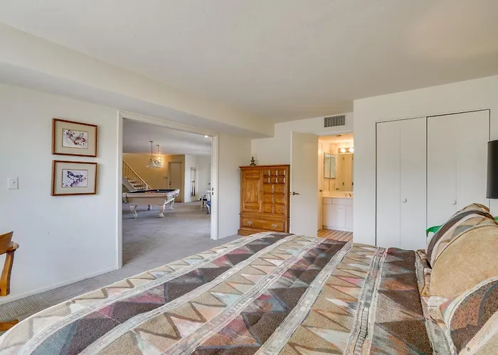Near Trails: Luxe Mountain-view Retreat In Tucson! Holiday home *